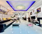 Đối diện Vincom Plaza Quang Trung - 61M² - 3 Tầng - Hẻm Xe Hơi