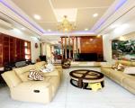 Gấp bán nhà 5 tầng thang máy, dt 250m2, gần Đỗ Xuân Hợp, Thủ Đức.