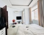 Gấp bán nhà Phú Nhuận, 5 tầng, dt 115m2, gần MT Phan Xích Long.