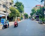 Nhà 2 tầng cách 1 căn ra mặt tiền đường Thống Nhất chỉ 2Đ hơn