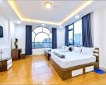 Gấp bán nhà Tân Bình, dt 190m2, 7 tầng hầm, gần MT Cộng Hòa.