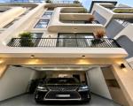 Bán Nhà TT LONG BIÊN, Lô góc Ô tô vào nhà, 51m x 6 tầng, thang máy Full nội thất, Giá sốc