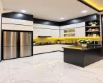 Bán nhà Lý Nam Đế, 130m2, 4 tầng, mặt tiền 6.1m, 68 tỷ, ngõ ô tô vào nhà, kinh doanh